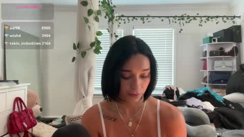 Snapshot of adriannarodriguez chatting on May 19, 12:22 pm Adrianna online show from May 19, 12:22 pm