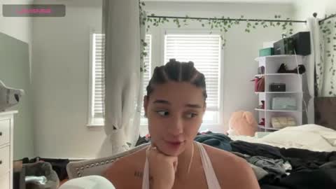 Snapshot of adriannarodriguez chatting on June 23, 6:39 pm Adrianna online show from June 23, 6:39 pm