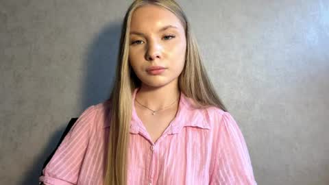 Snapshot of adriannemuldowney chatting on August 3, 3:16 pm Caroline online show from August 3, 3:16 pm
