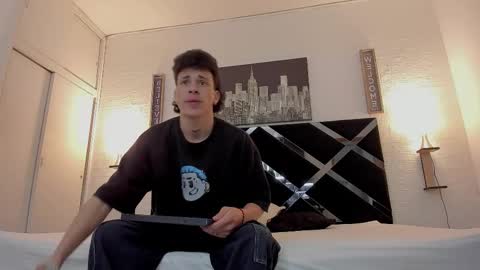 Snapshot of adriano_bigcock chatting on October 15, 3:17 am Adrian online show from October 15, 3:17 am