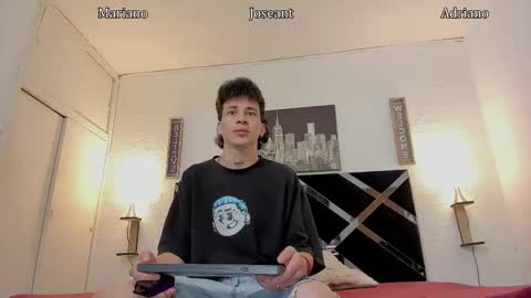 Snapshot of adriano_bigcock chatting on October 18, 3:53 am Adrian online show from October 18, 3:53 am