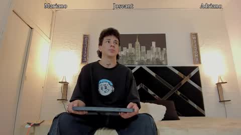 Snapshot of adriano_bigcock chatting on October 22, 5:08 am Adrian online show from October 22, 5:08 am