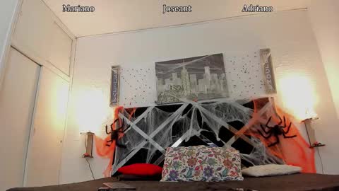 Snapshot of adriano_bigcock chatting on October 27, 4:49 am Adrian online show from October 27, 4:49 am