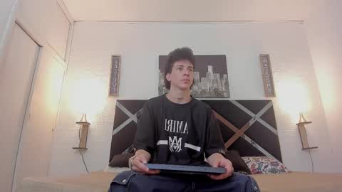 Snapshot of adriano_bigcock chatting on November 4, 4:11 am Adrian online show from November 4, 4:11 am