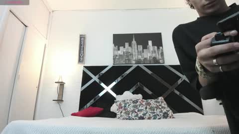 Snapshot of adriano_bigcock chatting on November 6, 3:40 am Adrian online show from November 6, 3:40 am