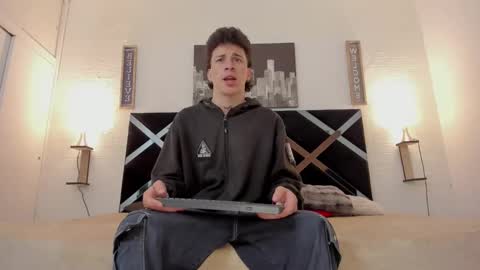 Snapshot of adriano_bigcock chatting on November 19, 4:34 am Adrian online show from November 19, 4:34 am