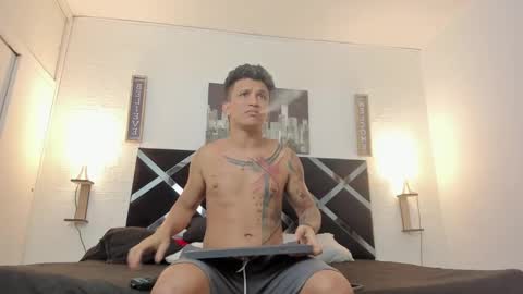 Snapshot of adriano_bigcock chatting on November 26, 3:07 am Adrian online show from November 26, 3:07 am