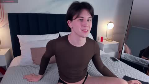 adrianoaubert online show from March 10, 6:27 am