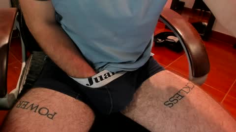 Snapshot of adrianwilliams_ chatting on January 30, 8:10 pm Adrian Williams online show from January 30, 8:10 pm