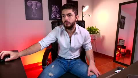 Snapshot of adrianwilliams_ chatting on February 27, 11:48 pm Adrian Williams online show from February 27, 11:48 pm