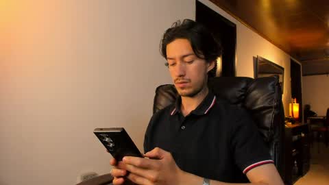 Snapshot of adrianwilliams_ chatting on April 3, 12:52 am Adrian Williams online show from April 3, 12:52 am