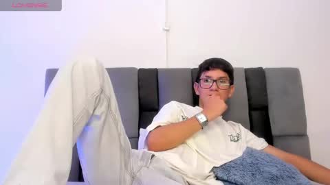 adrien_silex online show from April 15, 5:09 pm