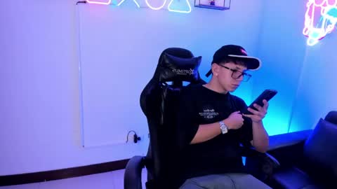 adrien_silex online show from April 16, 3:13 pm