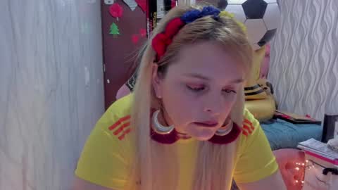 Snapshot of adriiana_fox_ chatting on June 11, 4:05 pm adriiana_fox_ online show from June 11, 4:05 pm