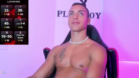 Snapshot of adriianlopez chatting on December 2, 8:22 pm Adrian Lopez online show from December 2, 8:22 pm