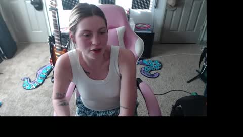 Snapshot of adybadygirl chatting on May 18, 10:37 pm AdyBadyGirl online show from May 18, 10:37 pm
