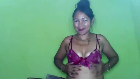 Snapshot of aelyaa chatting on May 3, 6:47 pm aelyaa online show from May 3, 6:47 pm