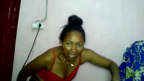 Snapshot of aelyaa chatting on May 5, 11:51 am aelyaa online show from May 5, 11:51 am