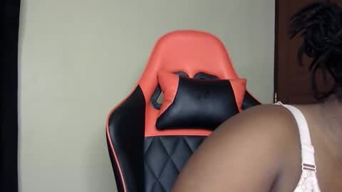 stella online show from April 5, 8:39 pm