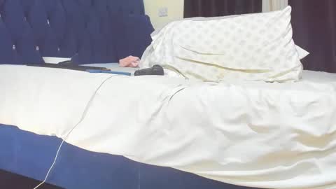 Snapshot of african_barbie25 chatting on April 21, 7:50 pm african_barbie25 online show from April 21, 7:50 pm