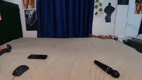 Snapshot of africanpetitequeenn chatting on May 8, 7:30 pm Africanpetitequeenn online show from May 8, 7:30 pm