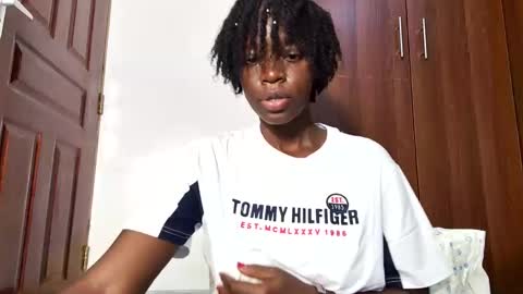 Snapshot of afro_pop chatting on April 28, 1:04 am Leah online show from April 28, 1:04 am