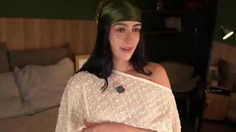 Snapshot of afrodita__25 chatting on May 12, 11:13 pm Emma online show from May 12, 11:13 pm