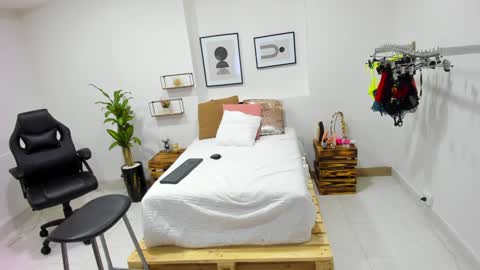 Snapshot of afrodita_martinez chatting on December 4, 9:02 pm Afrodita online show from December 4, 9:02 pm