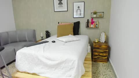 Snapshot of afrodita_martinez chatting on February 8, 6:43 am Afrodita online show from February 8, 6:43 am