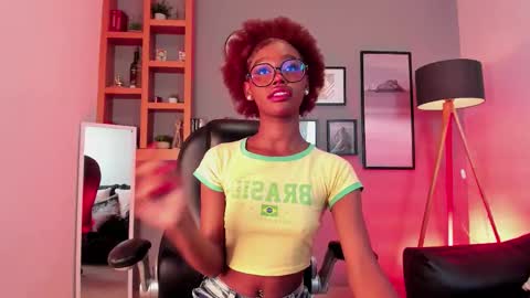 Snapshot of afrodita_sweeet chatting on November 11, 10:32 pm Afrodita online show from November 11, 10:32 pm