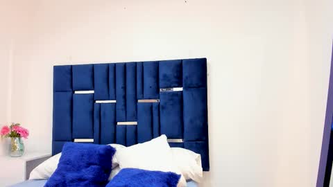 Snapshot of afroditaevans__ chatting on February 24, 3:43 pm A F R O D I T A E V A N S online show from February 24, 3:43 pm