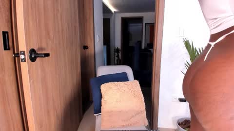 Snapshot of afroditaroy chatting on November 19, 2:17 pm AfroditaRoy online show from November 19, 2:17 pm