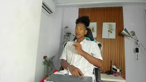 afrowayuu online show from June 15, 5:26 pm