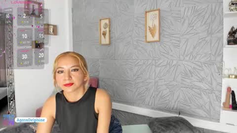 Agatadelphine online show from February 4, 1:28 pm