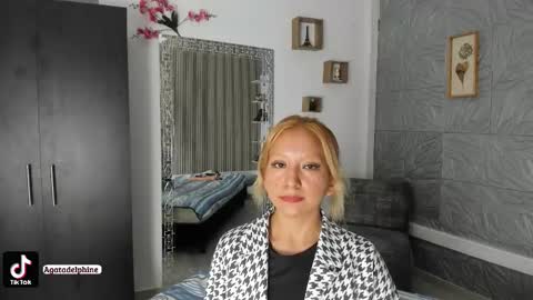 Agatadelphine online show from February 16, 1:29 pm