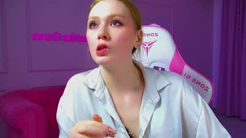 AgataFoxley online show from May 12, 6:38 pm