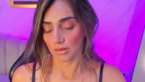 Snapshot of agatha_brooks_t chatting on May 25, 12:33 pm AGATHA online show from May 25, 12:33 pm
