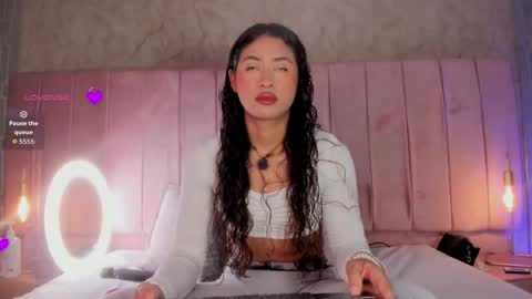 Snapshot of agatha_jener chatting on May 27, 11:29 am agatha_jener online show from May 27, 11:29 am