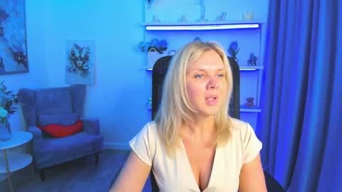 Snapshot of agathaklouin chatting on May 17, 3:04 am Agatha online show from May 17, 3:04 am