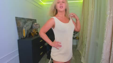 Snapshot of agathaklouin chatting on May 28, 7:55 pm Agatha online show from May 28, 7:55 pm