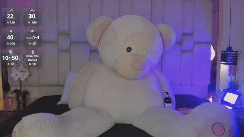 Snapshot of agathauwudoll chatting on May 3, 12:27 am agathauwudoll online show from May 3, 12:27 am