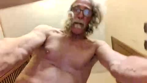 Snapshot of agedhardwood59618233 chatting on November 5, 11:21 am agedhardwood59618233 online show from November 5, 11:21 am