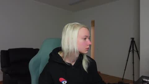 Agelina Lilly Laura online show from April 4, 5:38 am