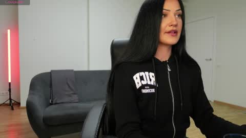 Agelina Lilly Laura online show from April 14, 7:09 pm