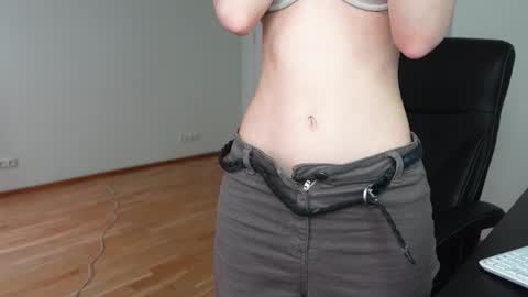 Snapshot of agelina_summer chatting on May 3, 5:35 am Agelina Lilly Laura online show from May 3, 5:35 am