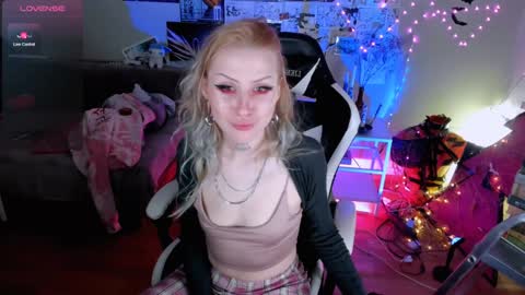 Snapshot of agonygirlxxx chatting on February 7, 10:30 pm Evexxxx EX KKKRARE online show from February 7, 10:30 pm