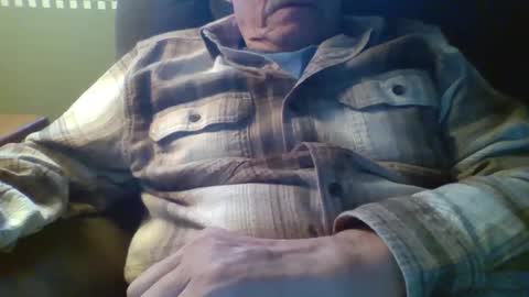 Snapshot of aguynrkfrd chatting on December 8, 6:39 pm aguynrkfrd online show from December 8, 6:39 pm