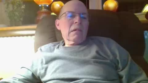 aguynrkfrd online show from February 13, 10:22 am