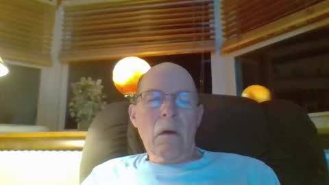 aguynrkfrd online show from April 15, 10:11 am