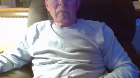 aguynrkfrd online show from April 26, 9:40 am